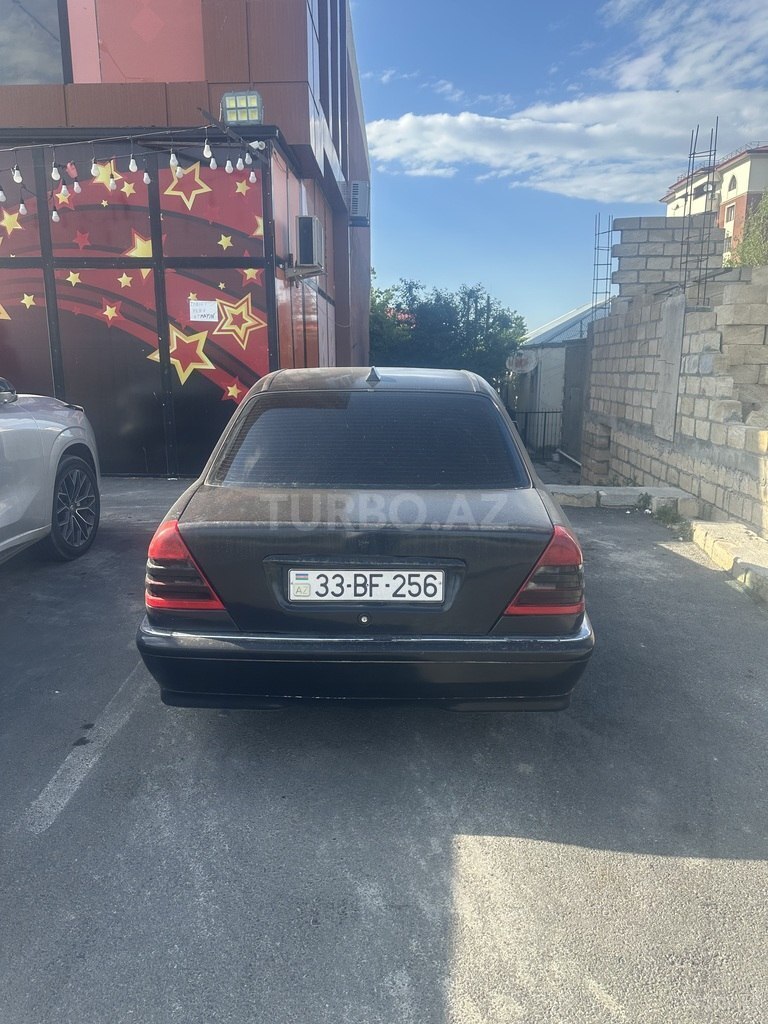Mercedes C 200