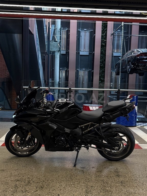 Suzuki GSX-S1000GT