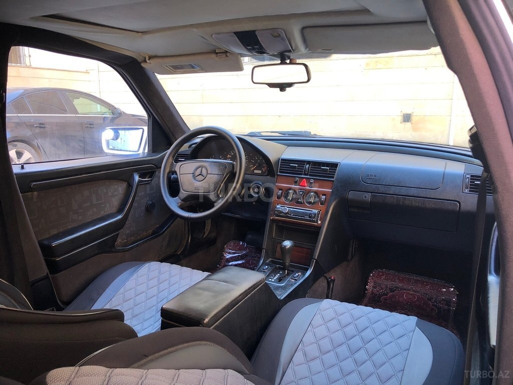 Mercedes C 180