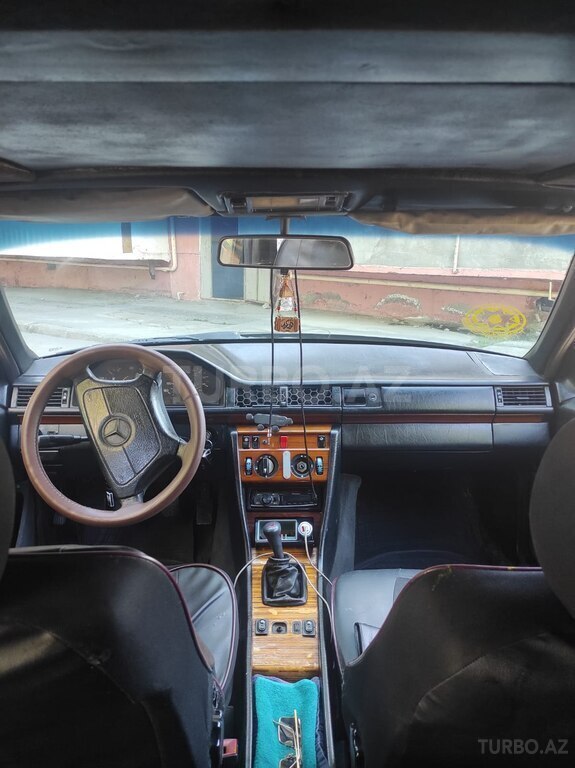 Mercedes 200 D
