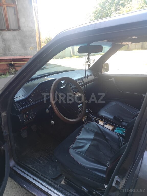 Mercedes 200 D
