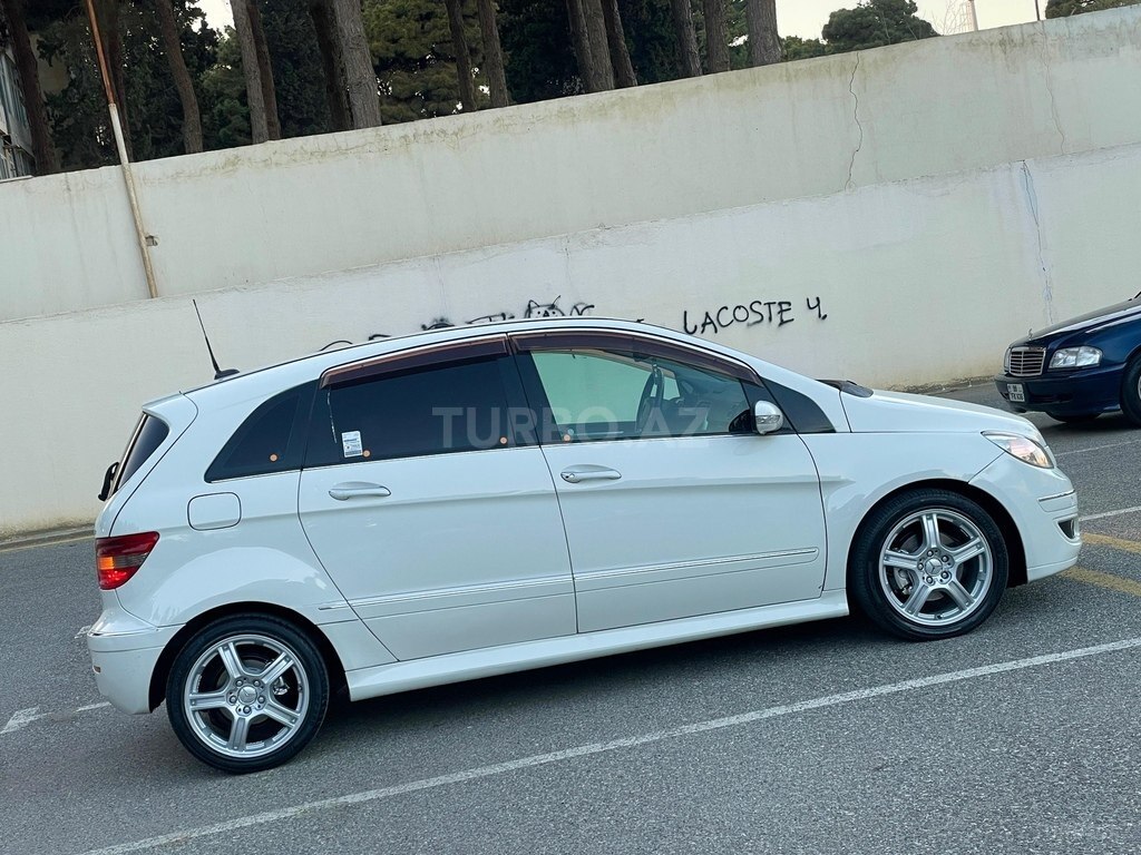 Mercedes B 200