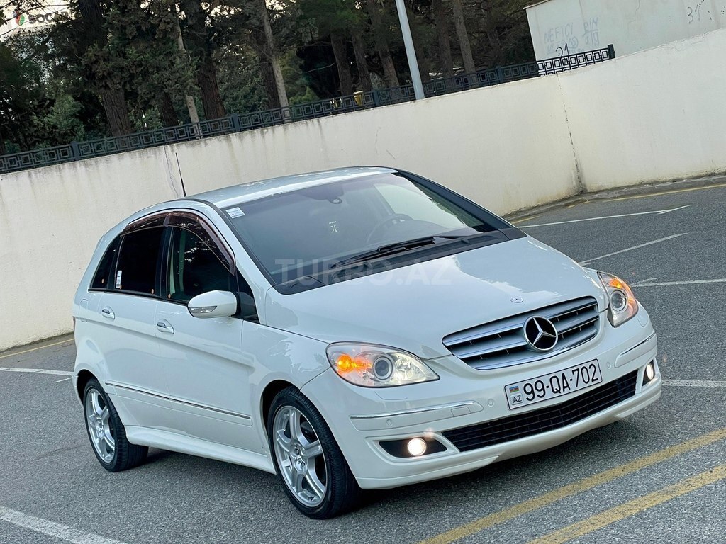 Mercedes B 200