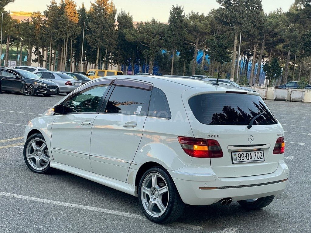 Mercedes B 200