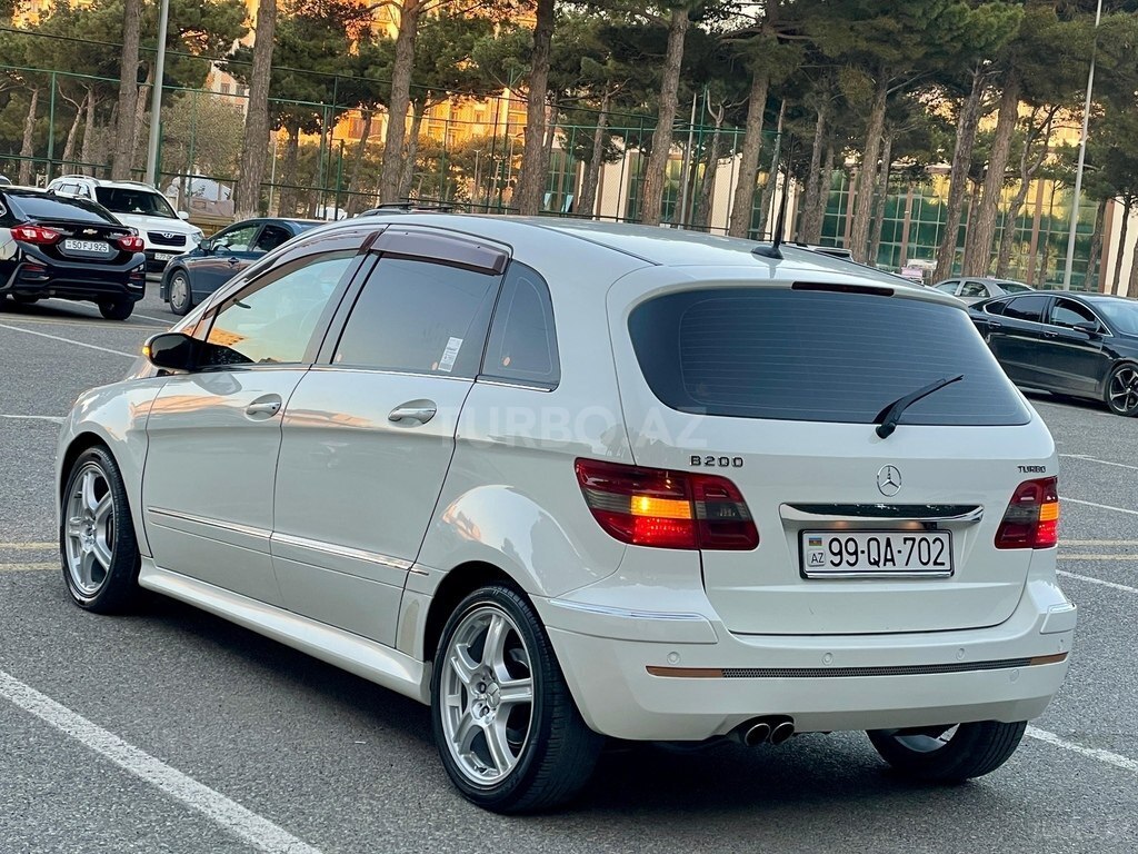 Mercedes B 200