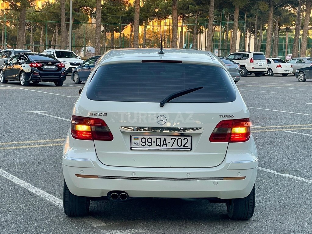 Mercedes B 200