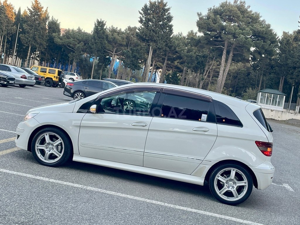 Mercedes B 200