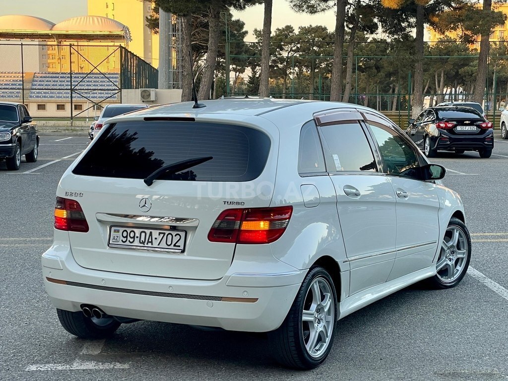 Mercedes B 200