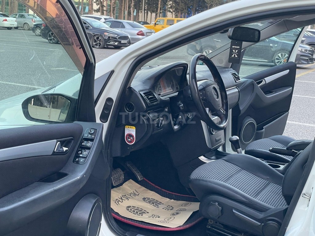 Mercedes B 200