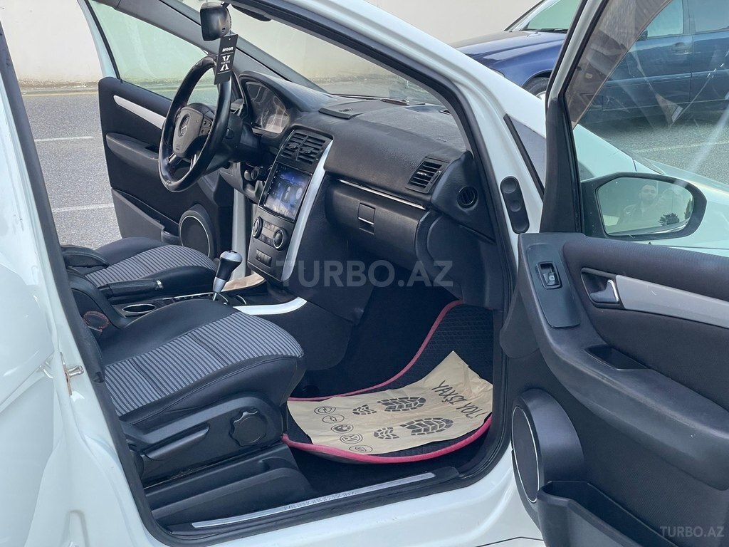 Mercedes B 200
