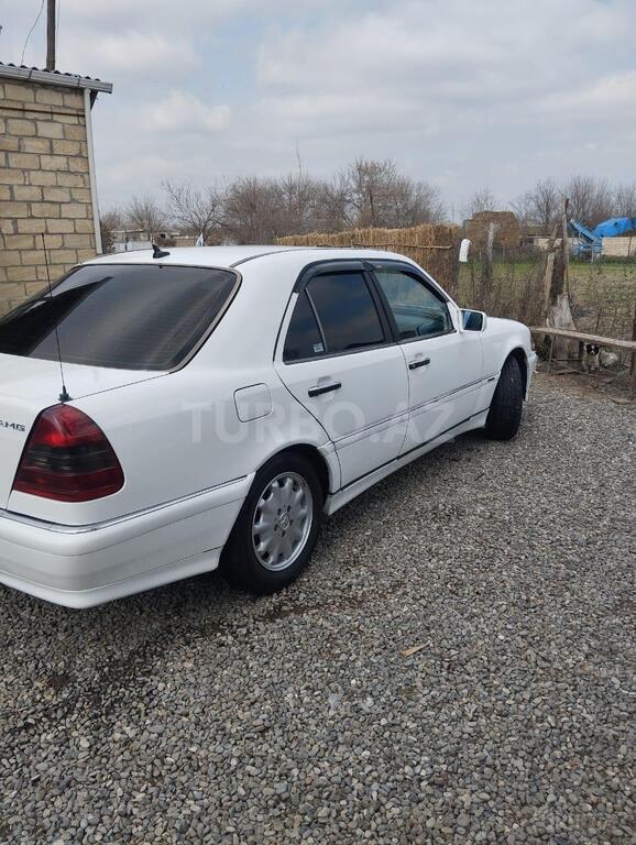 Mercedes C 200