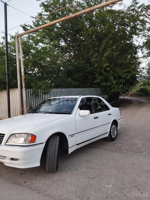 Mercedes C 200