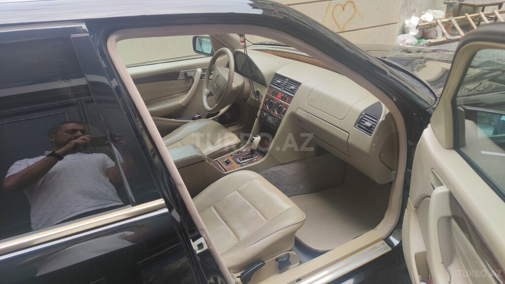 Mercedes C 230