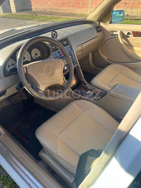 Mercedes C 230
