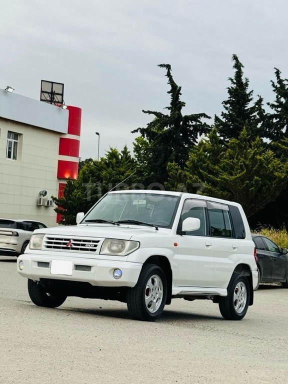 Mitsubishi Pajero io