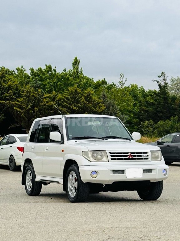 Mitsubishi Pajero io