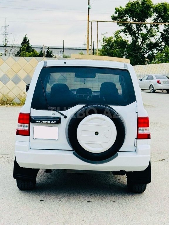 Mitsubishi Pajero io