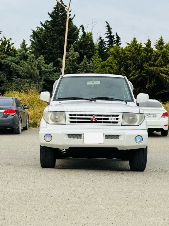 Mitsubishi Pajero io