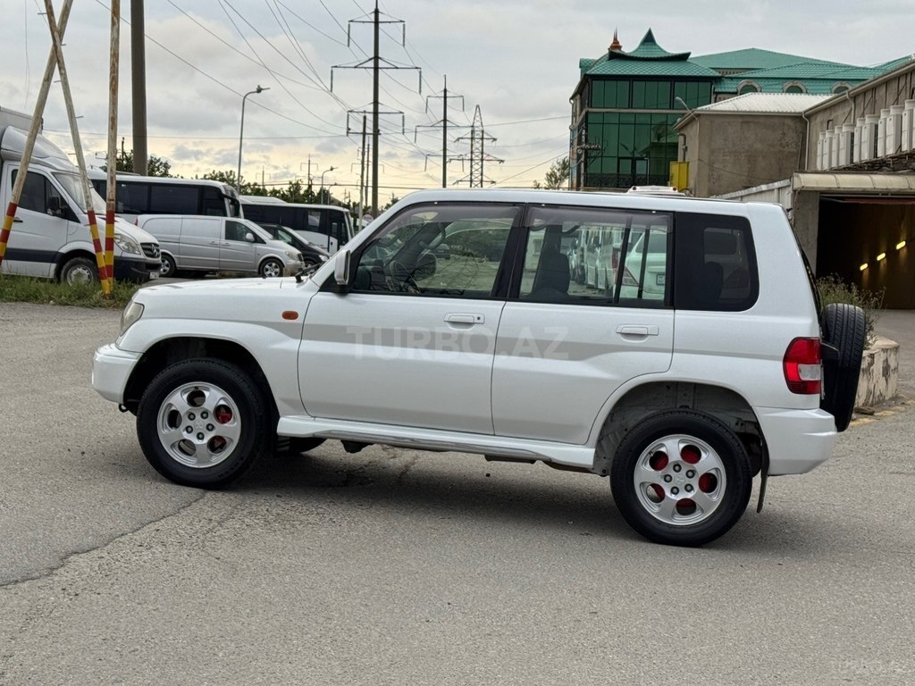 Mitsubishi Pajero io
