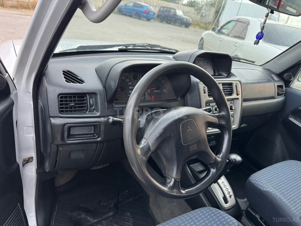 Mitsubishi Pajero io