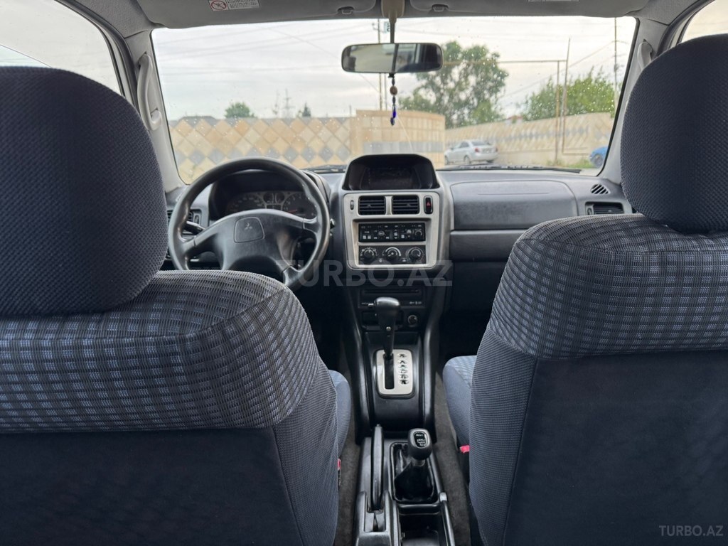Mitsubishi Pajero io