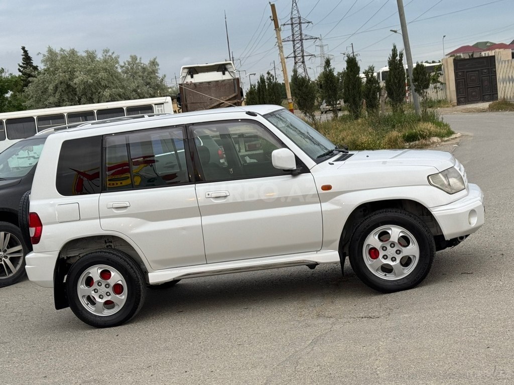 Mitsubishi Pajero io