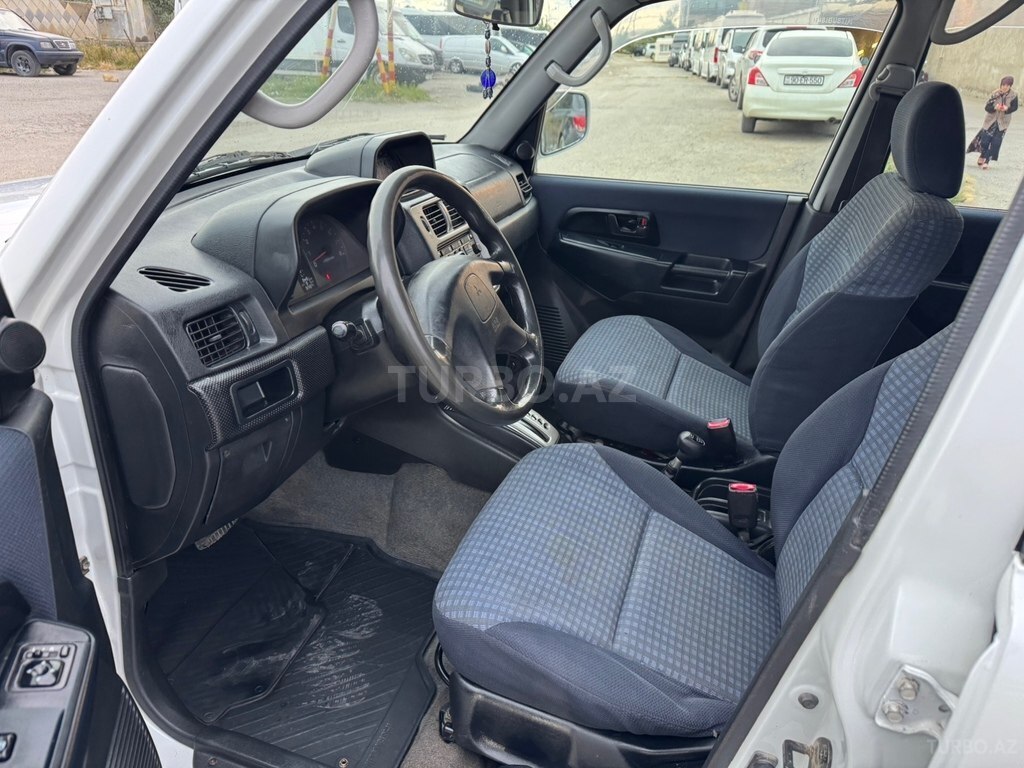 Mitsubishi Pajero io