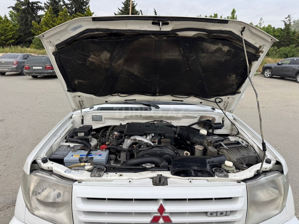 Mitsubishi Pajero io