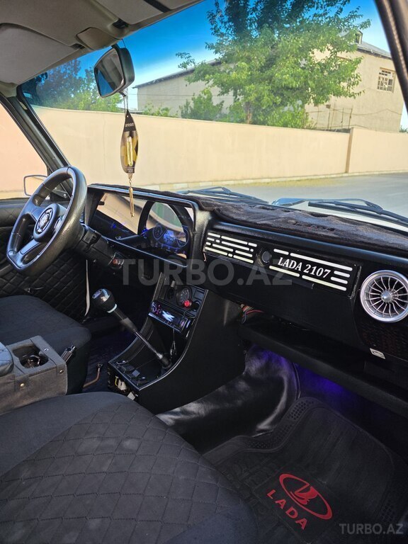 LADA (VAZ) 2107