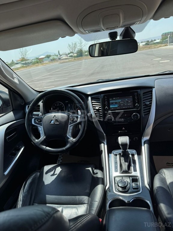 Mitsubishi Pajero Sport