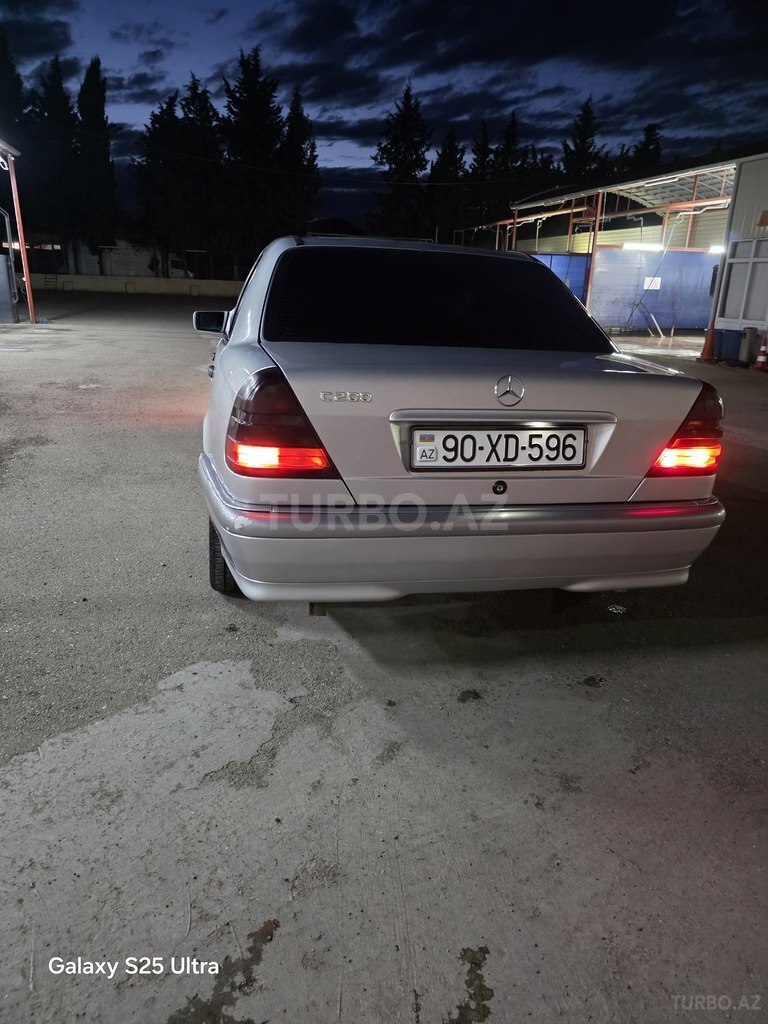 Mercedes C 180
