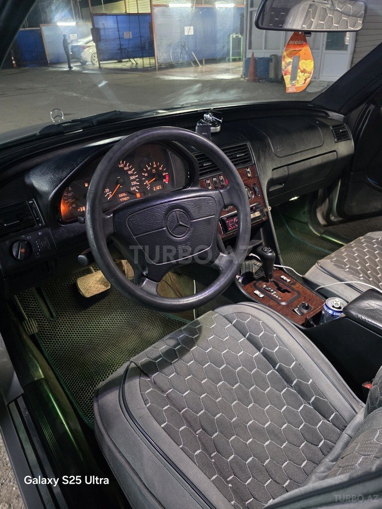 Mercedes C 180
