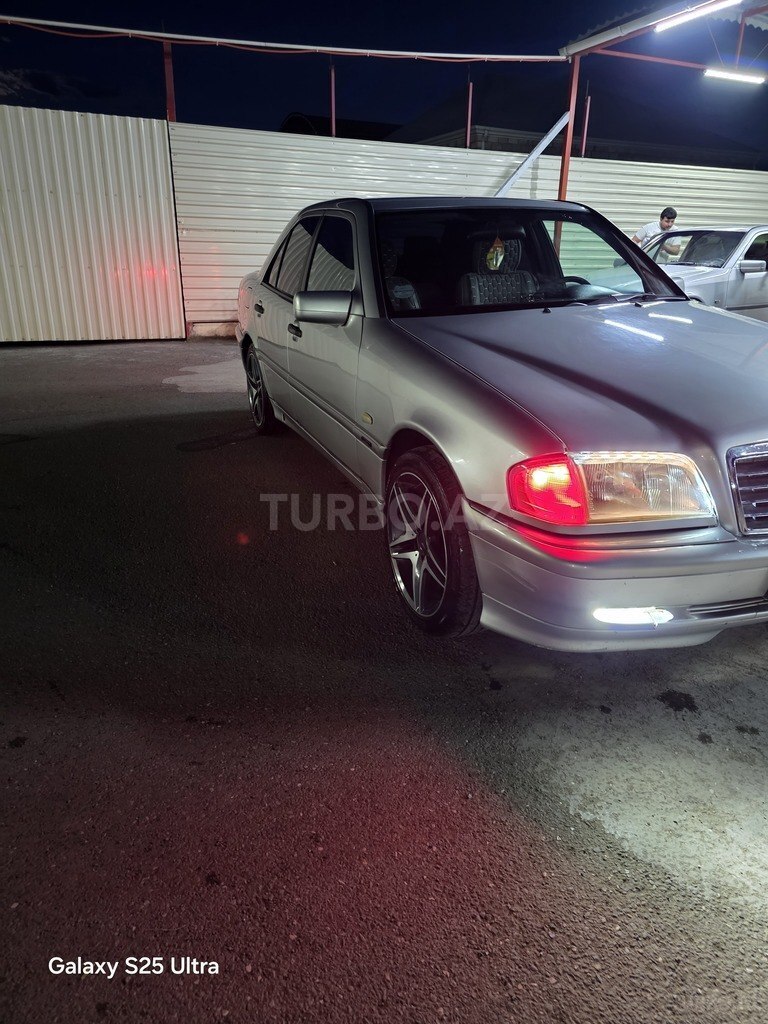 Mercedes C 180