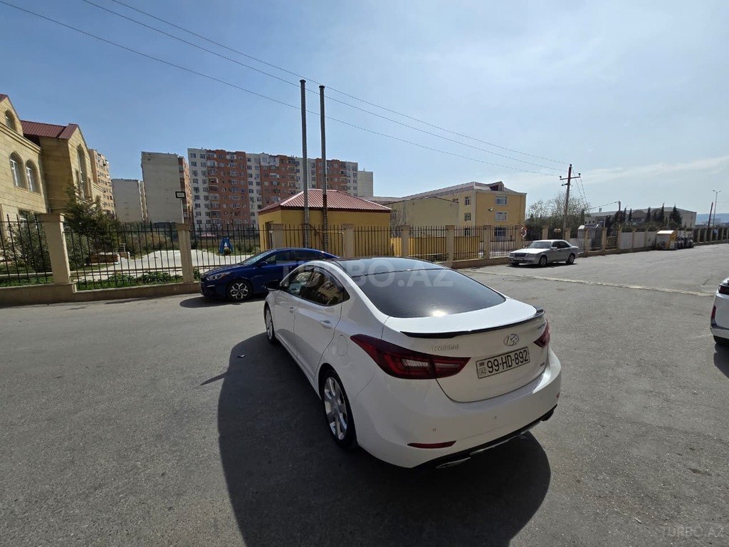 Hyundai Elantra