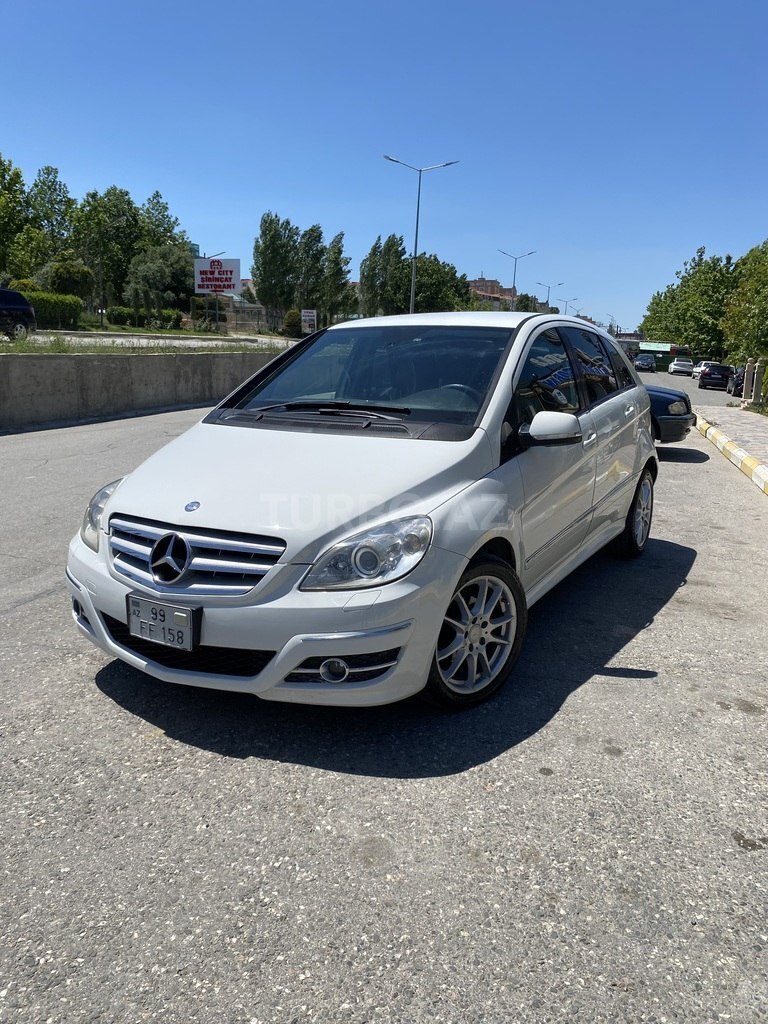 Mercedes B 180