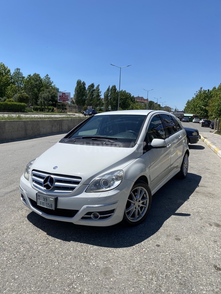 Mercedes B 180