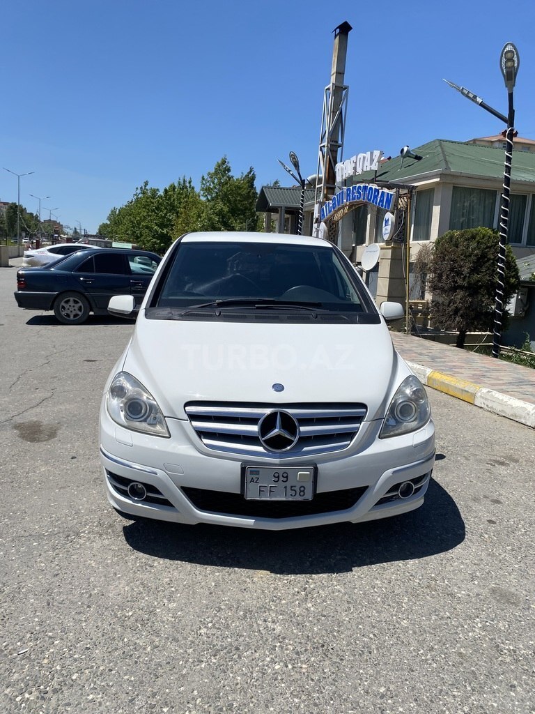 Mercedes B 180