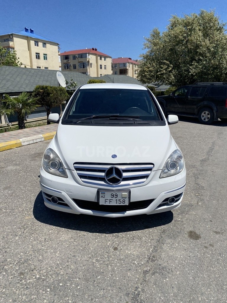 Mercedes B 180