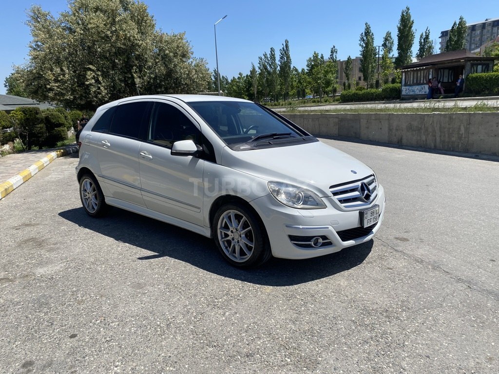 Mercedes B 180