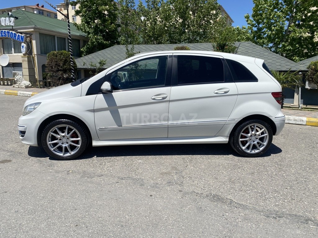 Mercedes B 180