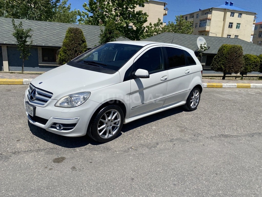 Mercedes B 180