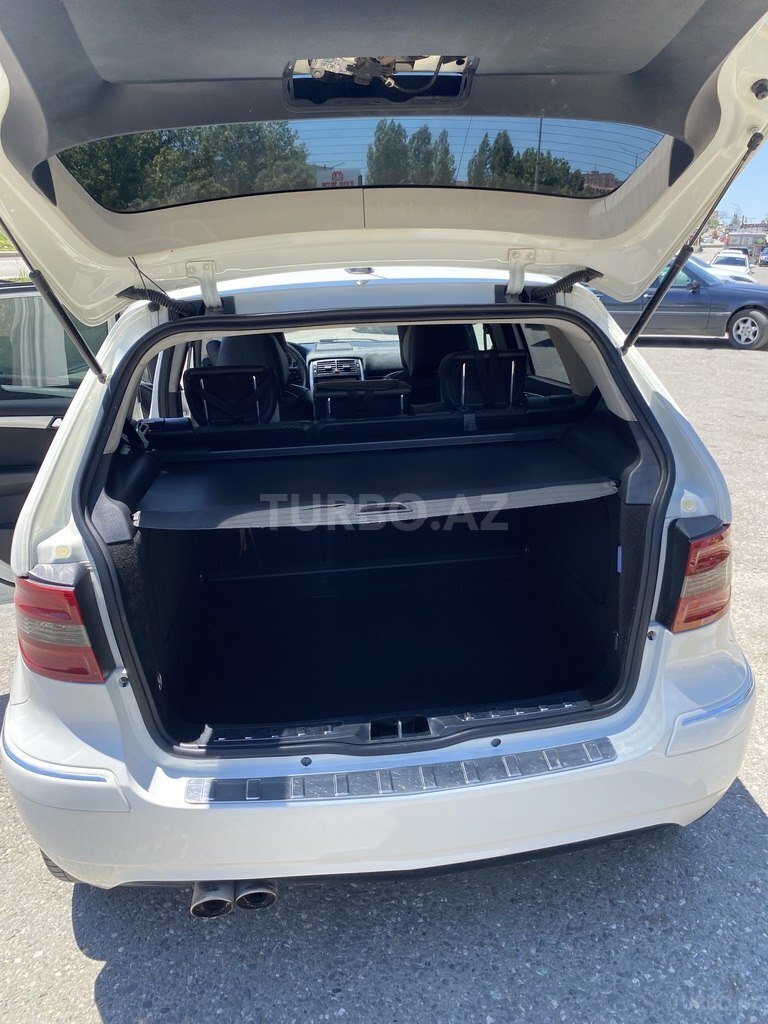 Mercedes B 180
