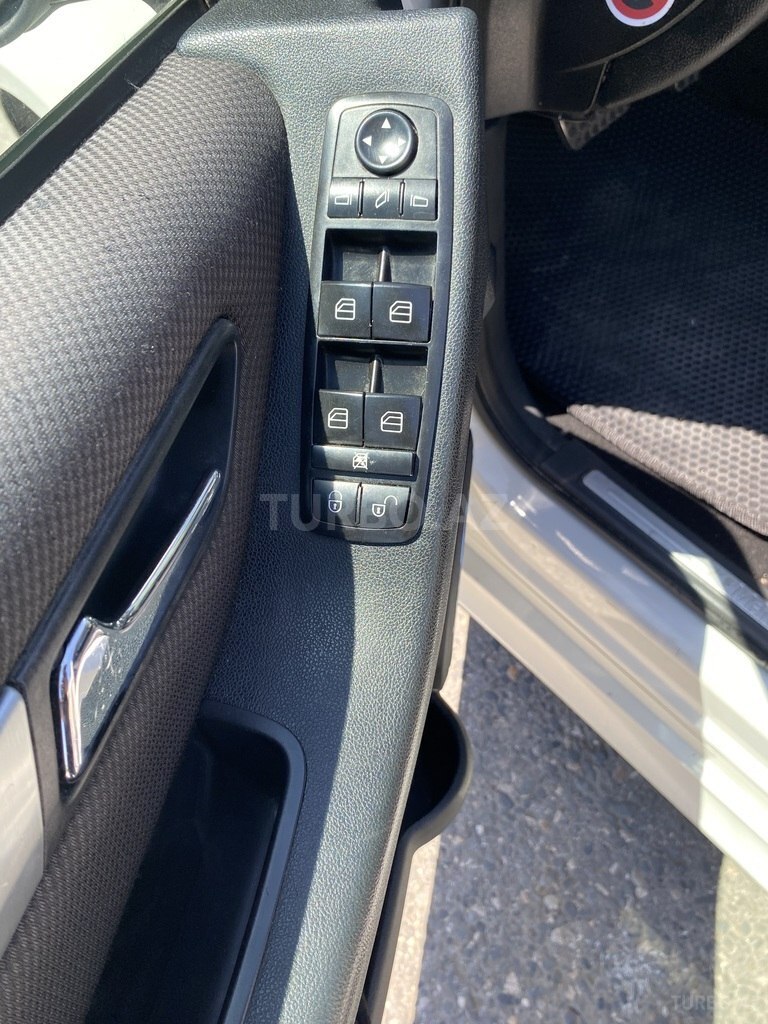 Mercedes B 180