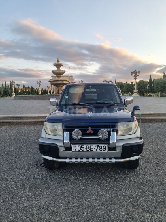 Mitsubishi Pajero io