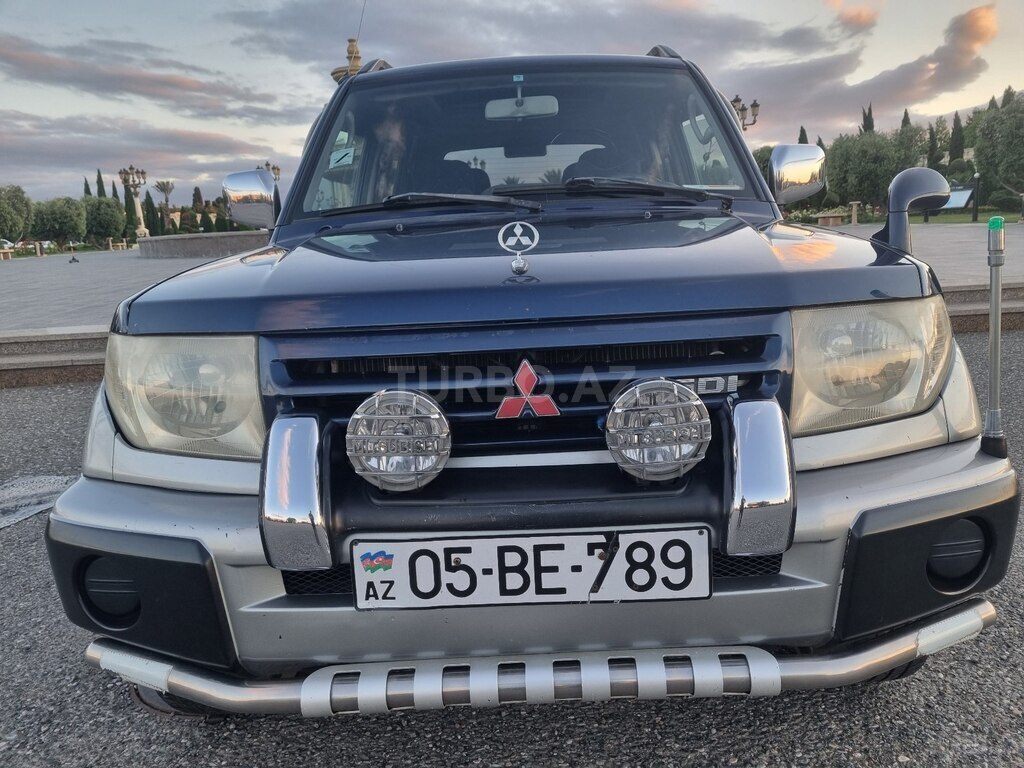 Mitsubishi Pajero io