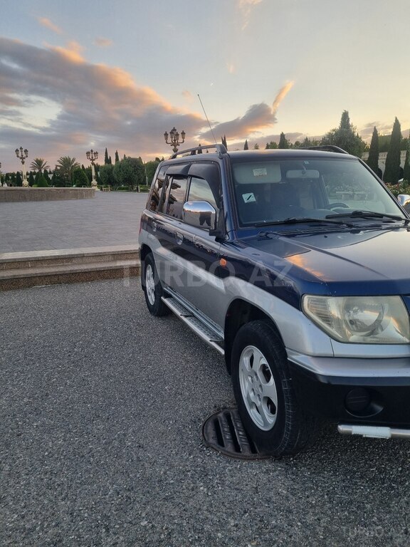 Mitsubishi Pajero io