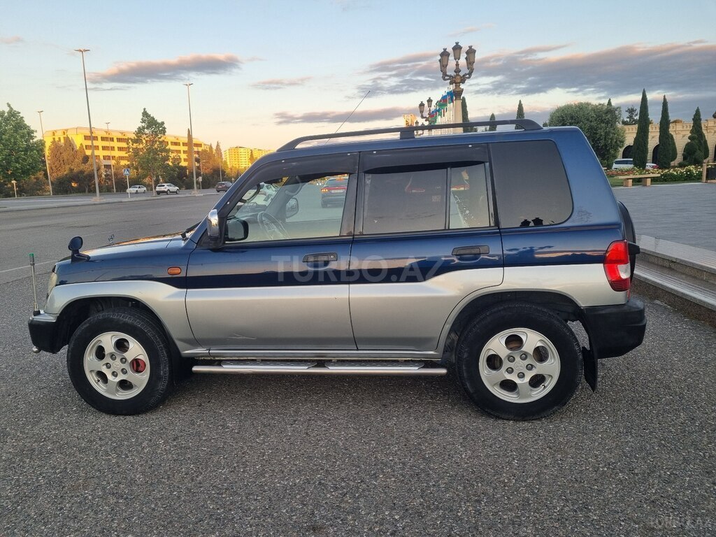 Mitsubishi Pajero io