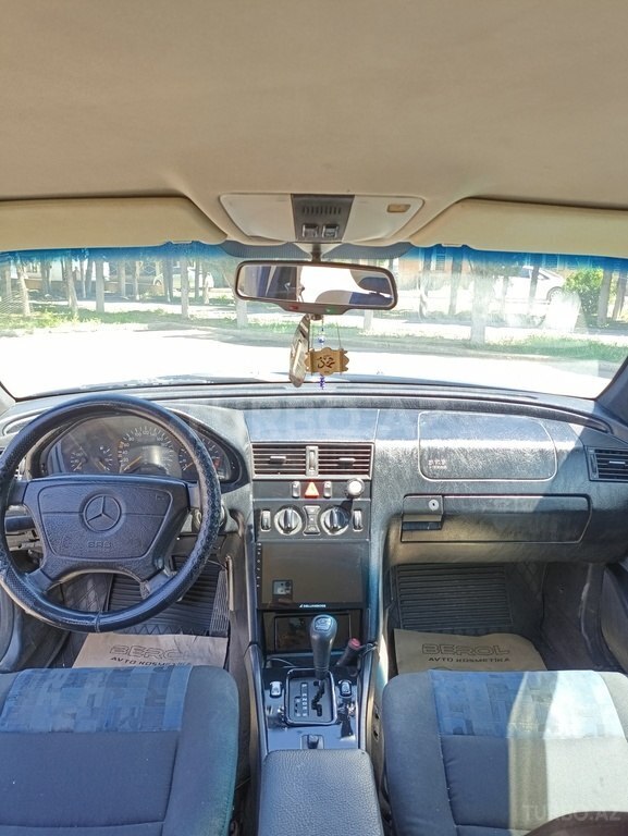 Mercedes C 180