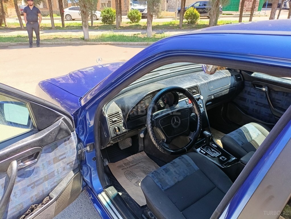 Mercedes C 180