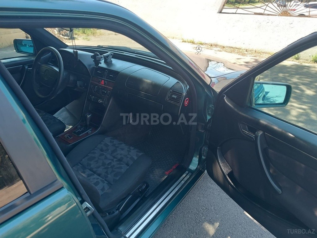 Mercedes C 180